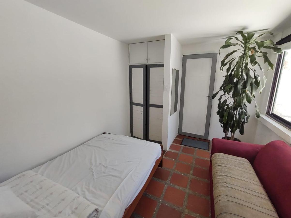 Hostal Casa Las Tias Медельин Экстерьер фото