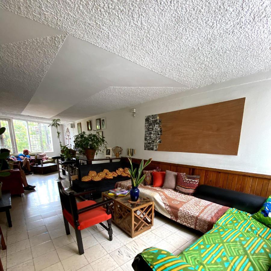 Hostal Casa Las Tias Медельин Экстерьер фото