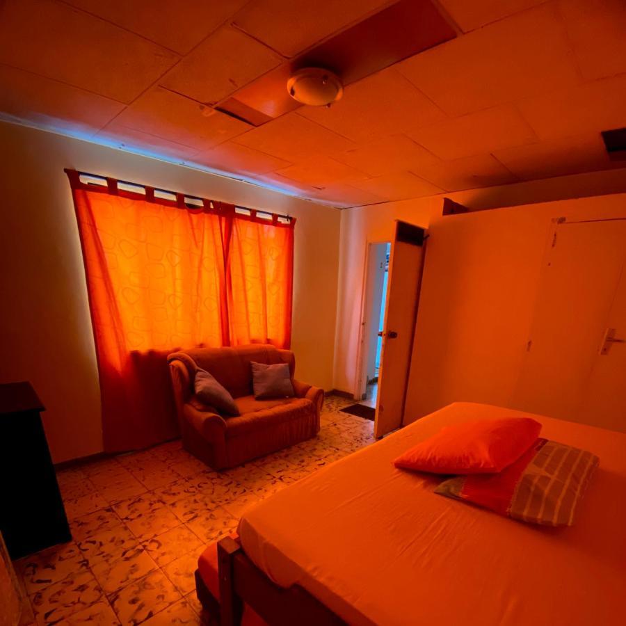Hostal Casa Las Tias Медельин Экстерьер фото
