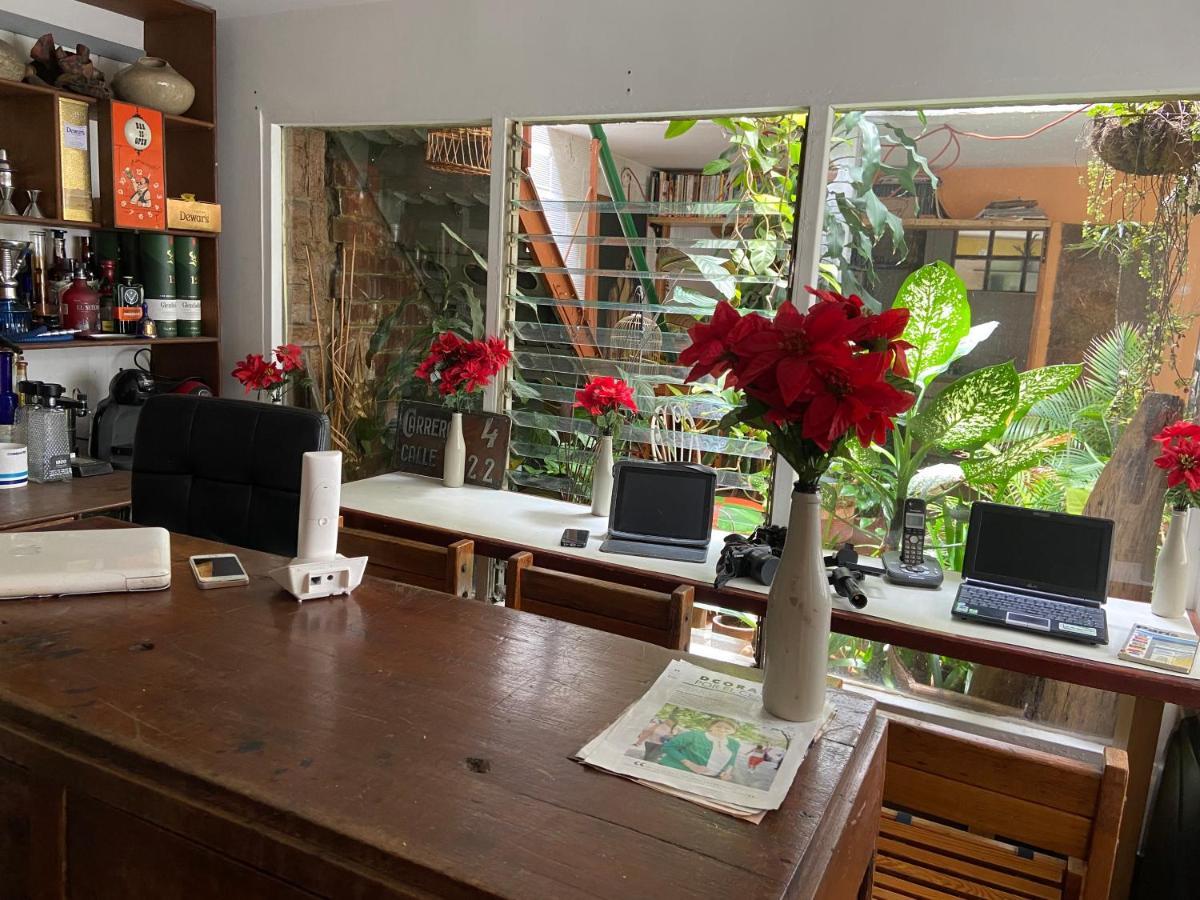 Hostal Casa Las Tias Медельин Экстерьер фото