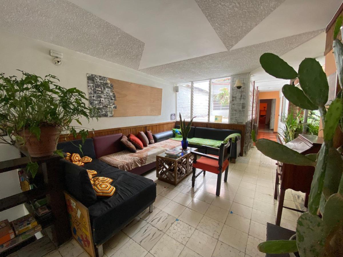 Hostal Casa Las Tias Медельин Экстерьер фото
