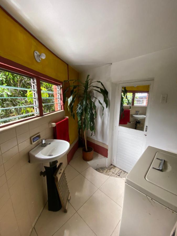 Hostal Casa Las Tias Медельин Экстерьер фото