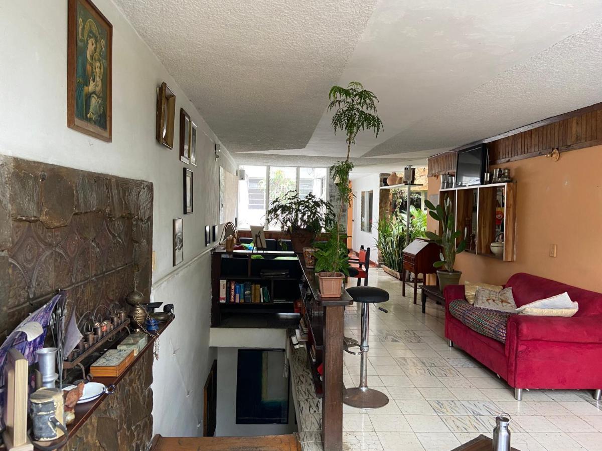 Hostal Casa Las Tias Медельин Экстерьер фото