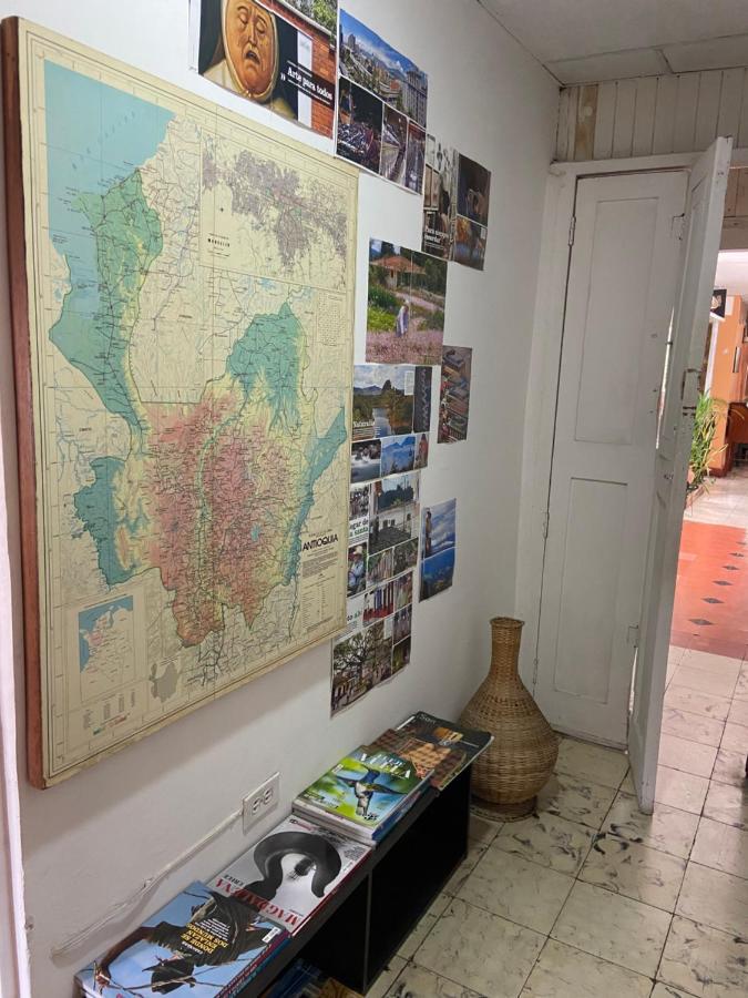 Hostal Casa Las Tias Медельин Экстерьер фото